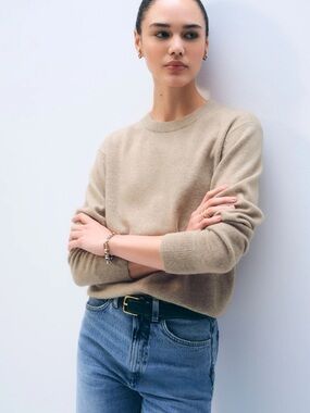White + Warren Cashmere Crewneck Sweater in Taupe
